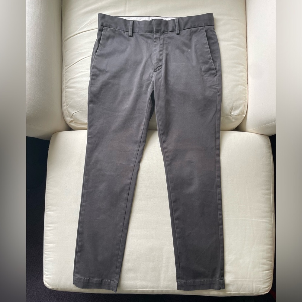 Banana Republic Men’s 30x30 Fulton Rapid Movement Chino Grey